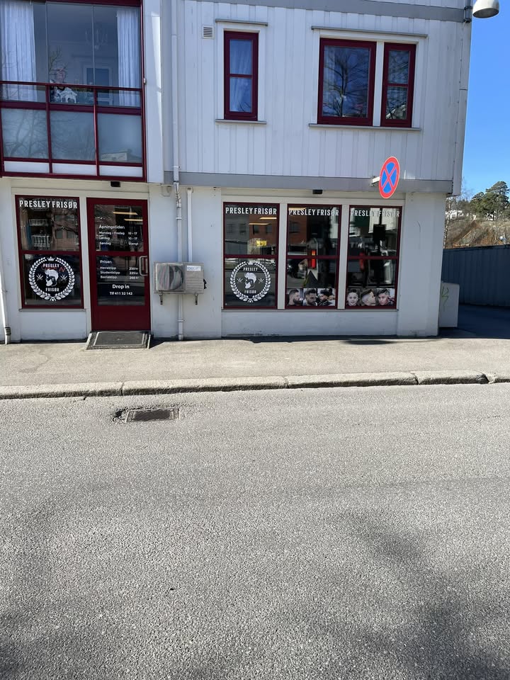 Inngangen til Presley Frisør i Prinsens gate 6
